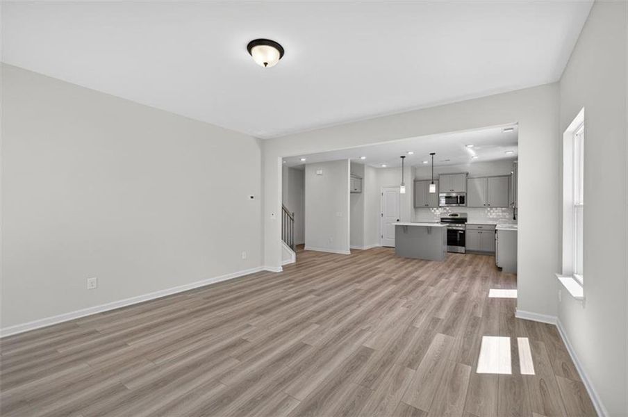 Spacious, unfurnished interior of a new home in Evergreen at Lakeside, Temple (Image 19).