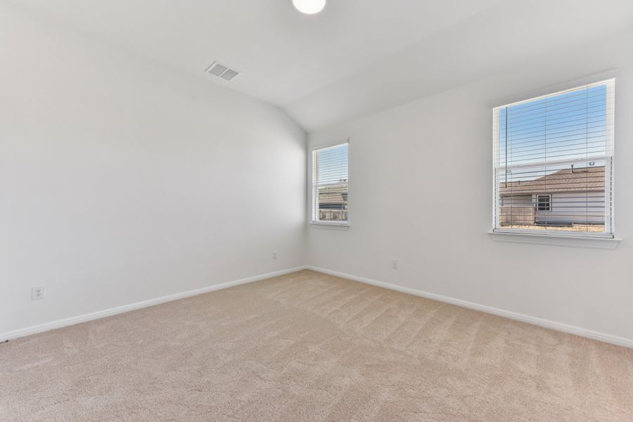 Spacious, unfurnished interior of a new home in Porter Country, Buda (Image 33).