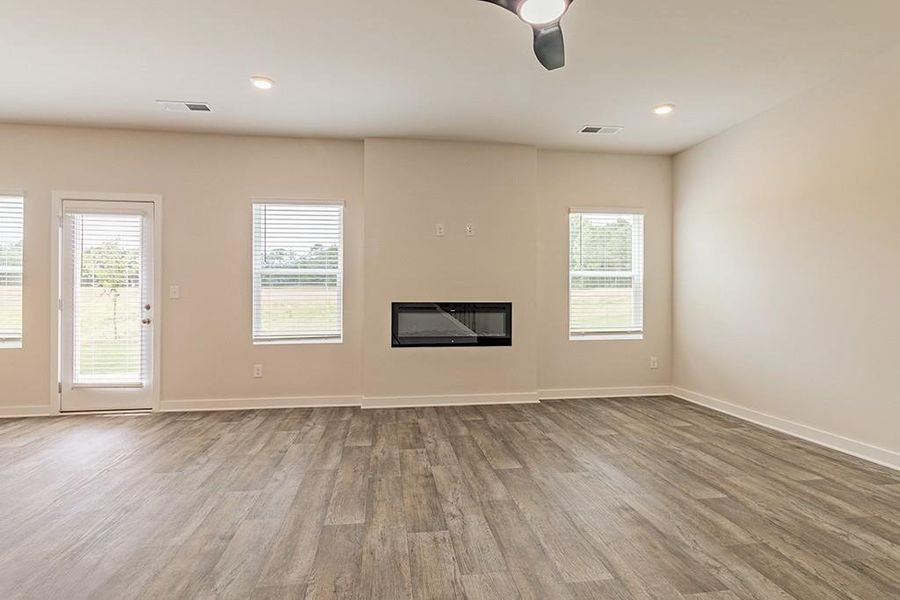 Spacious, unfurnished interior of a new home in Fern Dale, Fairburn (Image 11).