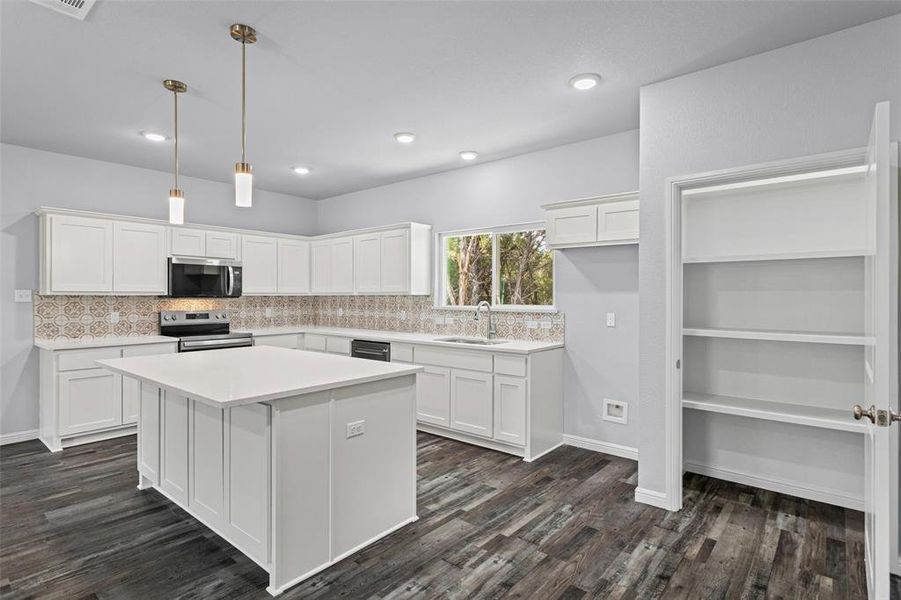 Furnished interior view inside a new home in , Rio Vista (Image 4).