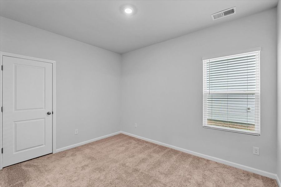 Spacious, unfurnished interior of a new home in Fieldstone, Lexington (Image 28).