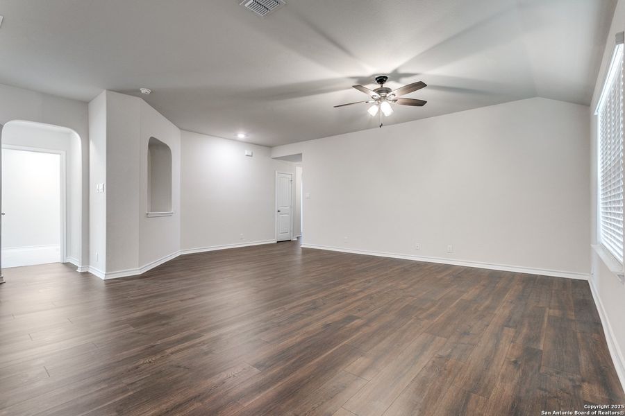 Spacious, unfurnished interior of a new home in The Canyons at Amhurst, San Antonio (Image 25). Spacious, unfurnished interior of a new home in The Canyons at Amhurst, San Antonio (Image 25).