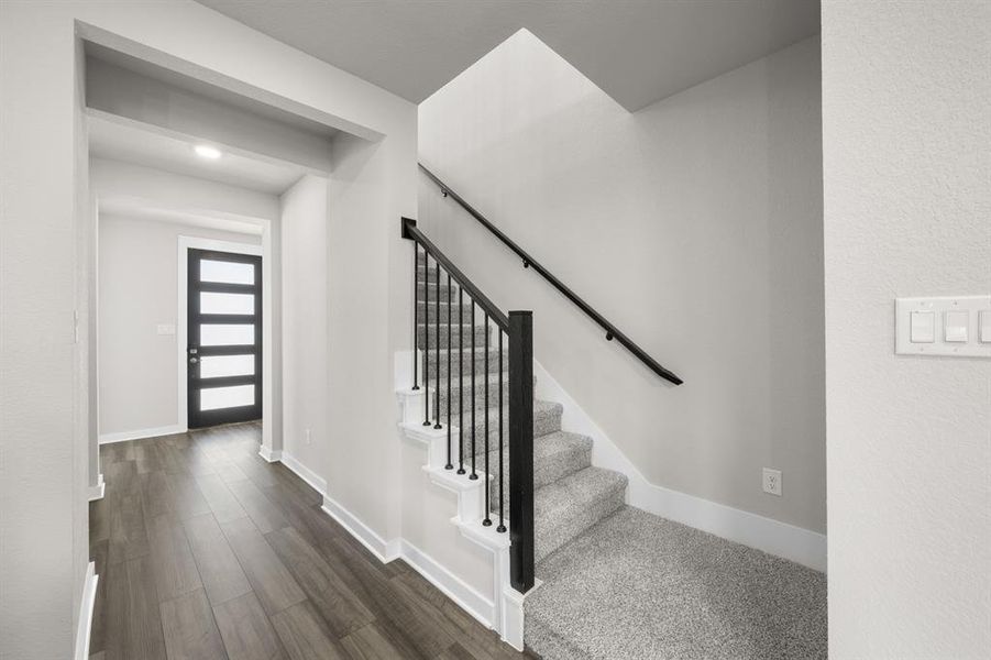 6_8921 Acorn- ENtry-1