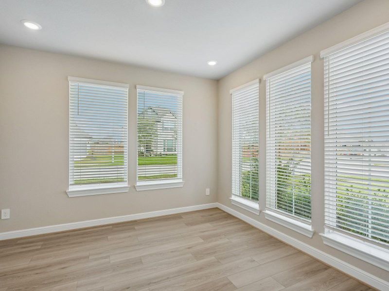 Spacious, unfurnished interior of a new home in Massey Oaks - Estate Series, Pearland (Image 37).