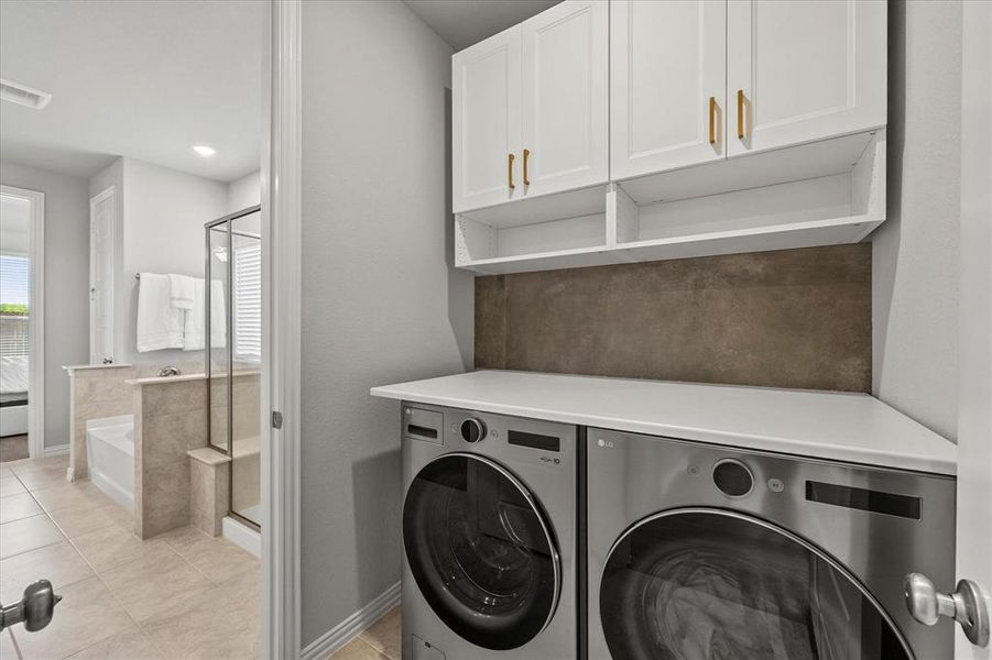 Furnished interior view inside a new home in , Fate (Image 19).