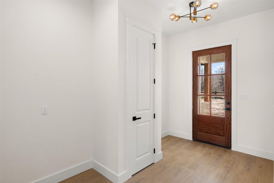 Spacious, unfurnished interior of a new home in , Bedias (Image 27).