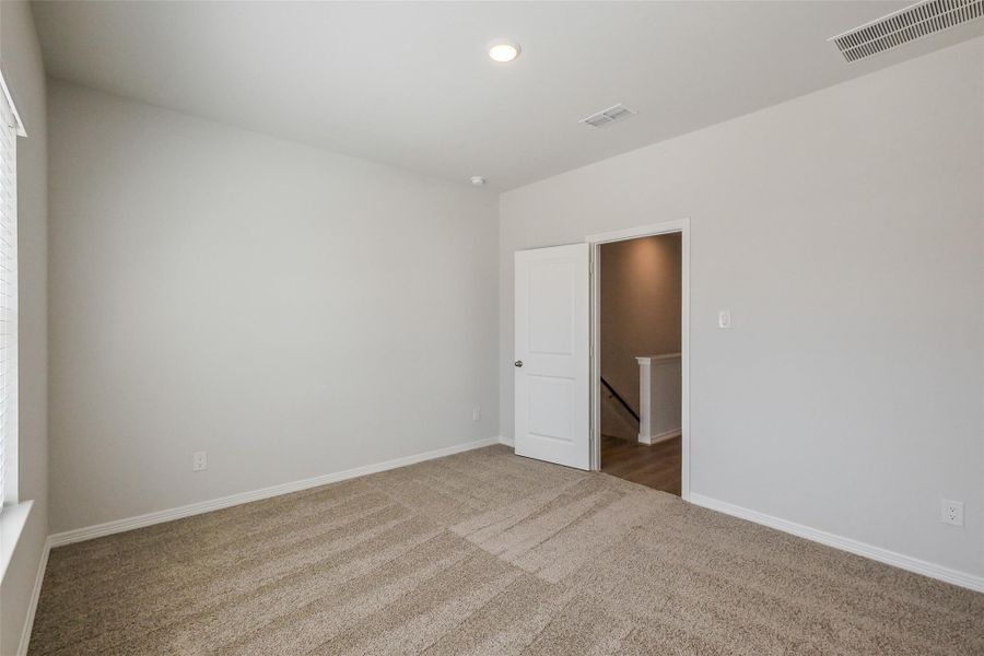 Spacious, unfurnished interior of a new home in , Houston (Image 16).