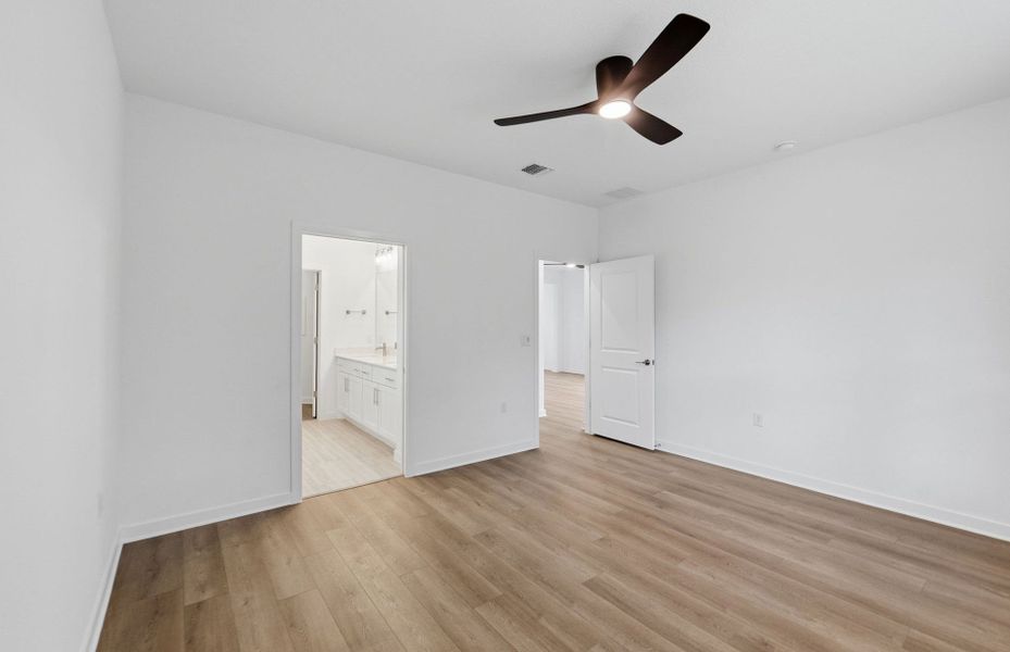 Spacious, unfurnished interior of a new home in Sun City Texas, Georgetown (Image 17). Spacious, unfurnished interior of a new home in Sun City Texas, Georgetown (Image 17).
