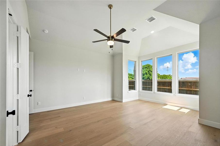 Spacious, unfurnished interior of a new home in Saddle Star Estates, Rockwall (Image 14). Spacious, unfurnished interior of a new home in Saddle Star Estates, Rockwall (Image 14).