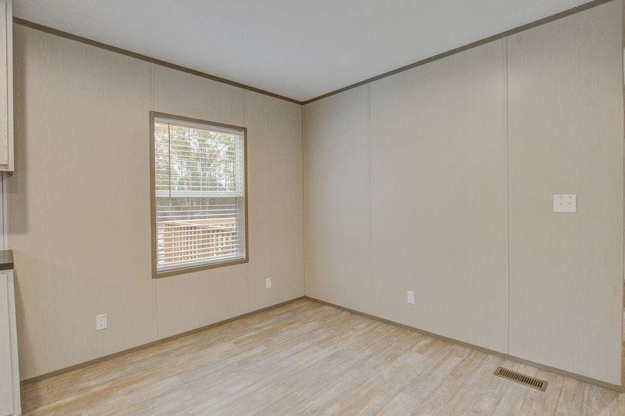 Spacious, unfurnished interior of a new home in , Walterboro (Image 20).