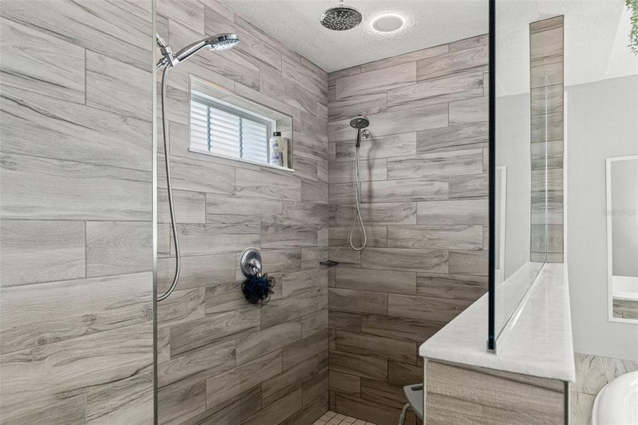 Close-up of interior finishes inside a home in , Weeki Wachee (Image 20).