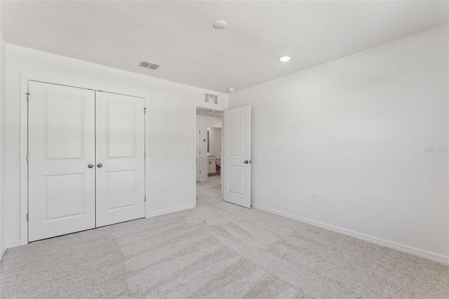 Spacious, unfurnished interior of a new home in Estes Reserve, Eustis (Image 8).