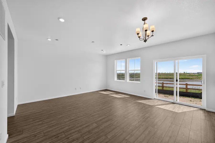 Spacious, unfurnished interior of a new home in Lake Bluff, Greeley (Image 12).