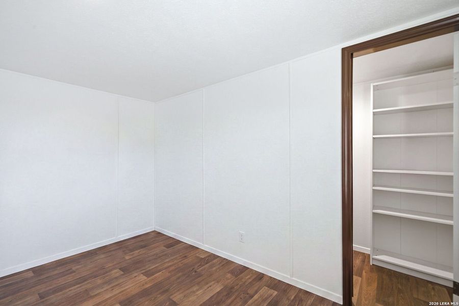 Spacious, unfurnished interior of a new home in , Atascosa (Image 14).