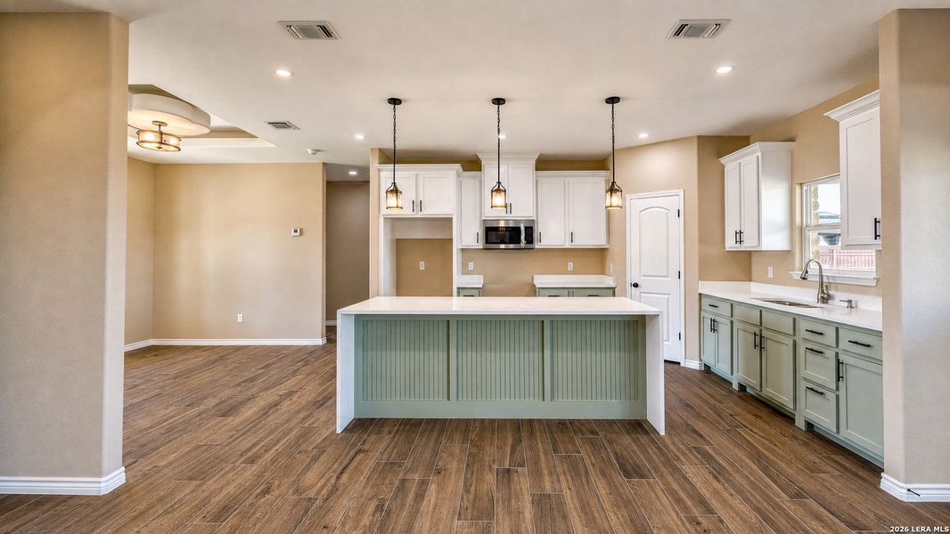 Furnished interior view inside a new home in , Uvalde (Image 7).