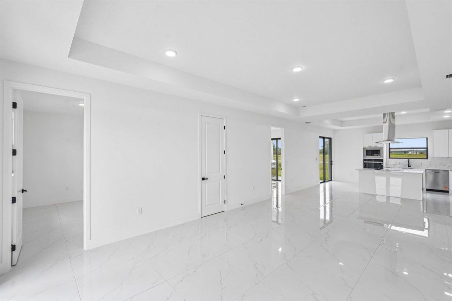 7-web-or-mls-W Broad Cir-S2404-007 7-web-or-mls-W Broad Cir-S2404-007