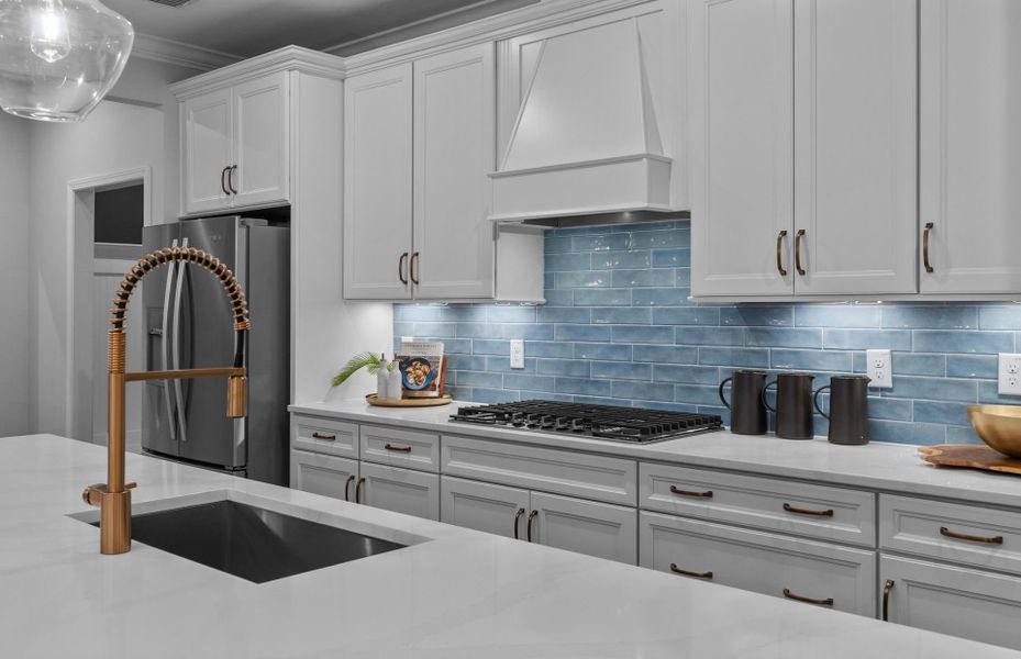 Stunning Backsplash and Kitchen Hardware Stunning Backsplash and Kitchen Hardware