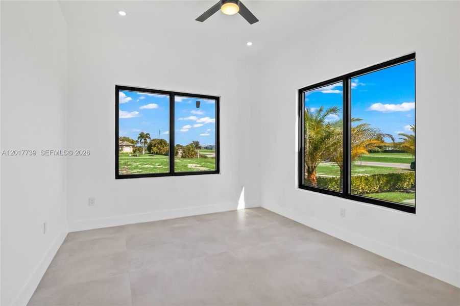 Spacious, unfurnished interior of a new home in , Cape Coral (Image 36).