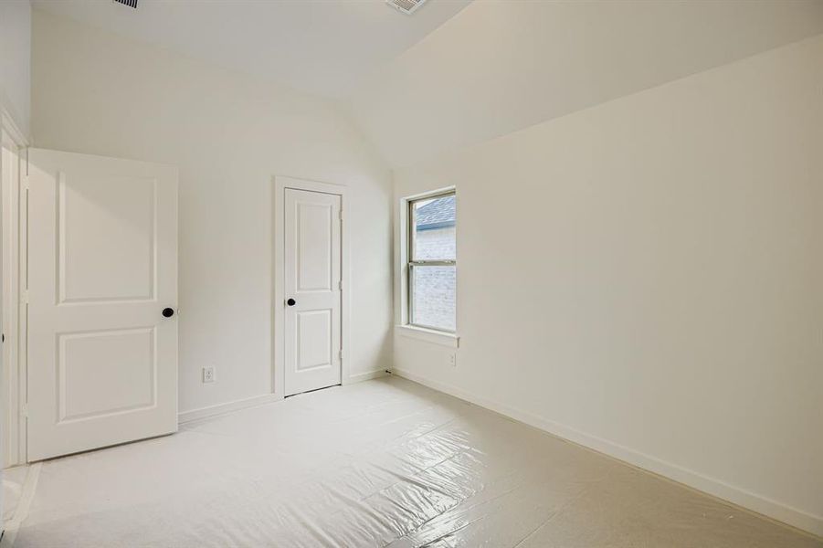 Spacious, unfurnished interior of a new home in Mosaic 40s, Celina (Image 27).