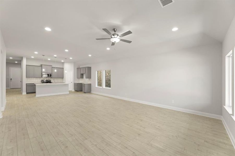 18. 2907 Hanscom - Family (3) 18. 2907 Hanscom - Family (3)