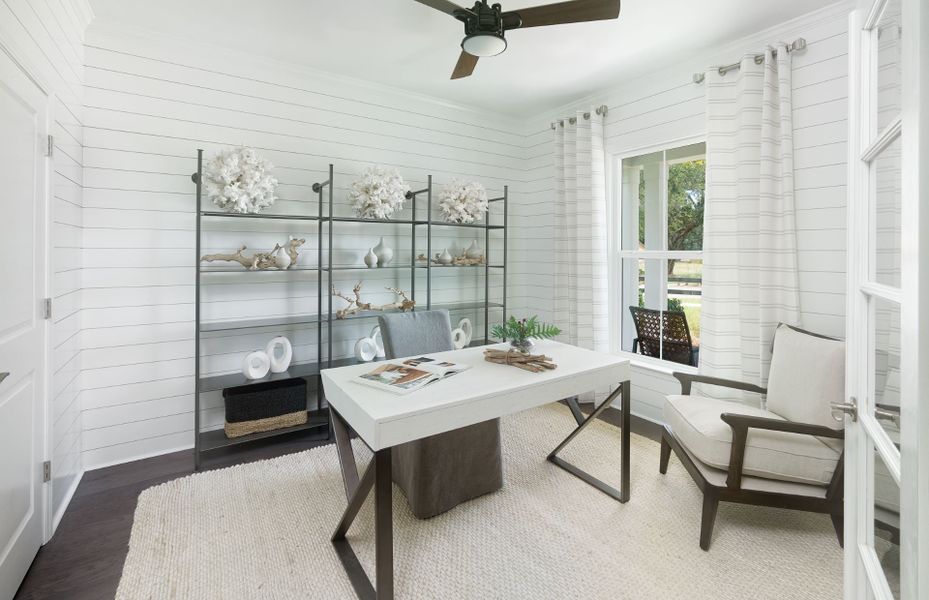 Flex room that can be utilized as a home office.