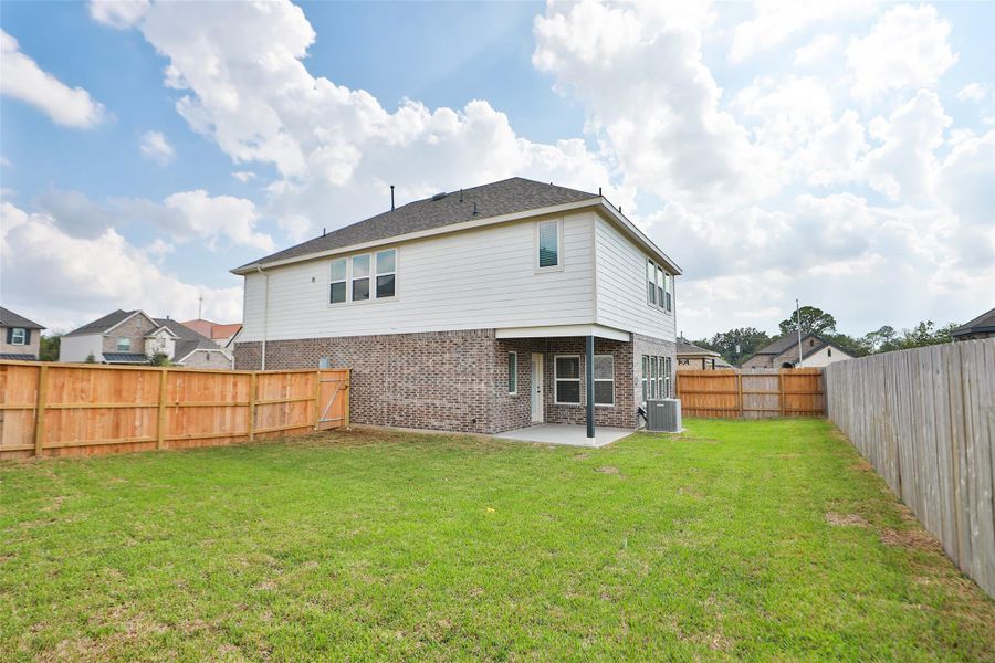Exterior details and patio area of a home in Park at Eldridge, Sugar Land (Image 2). Exterior details and patio area of a home in Park at Eldridge, Sugar Land (Image 2).