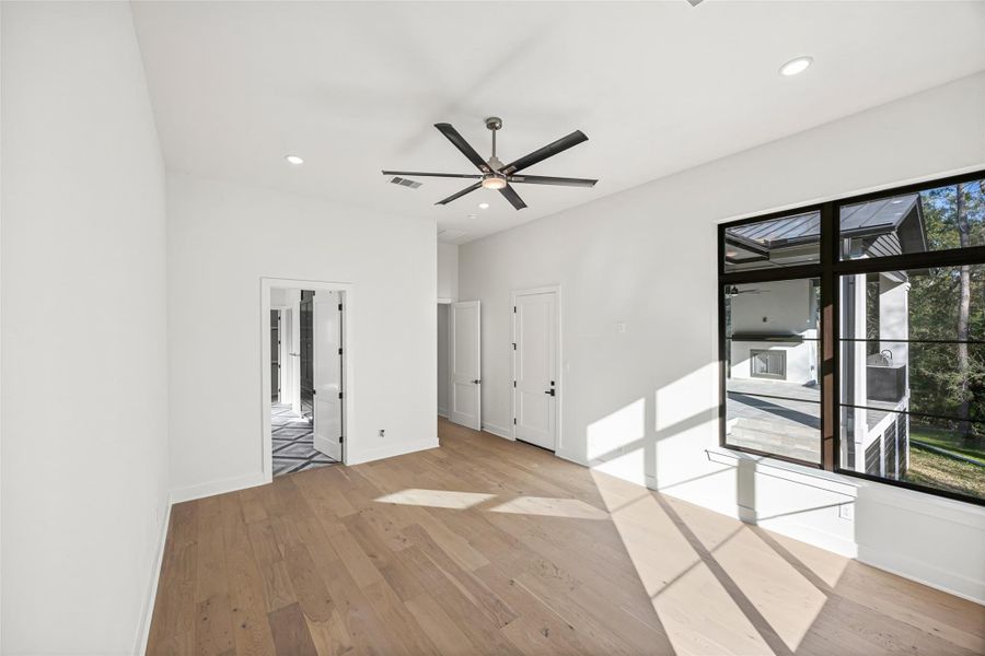 Spacious, unfurnished interior of a new home in , Houston (Image 36).