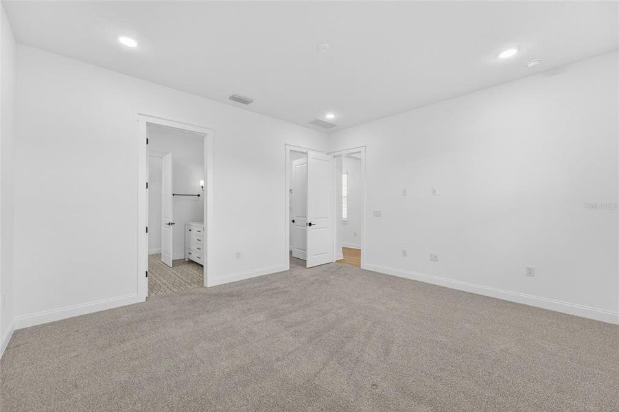 Spacious, unfurnished interior of a new home in , Winter Garden (Image 34).