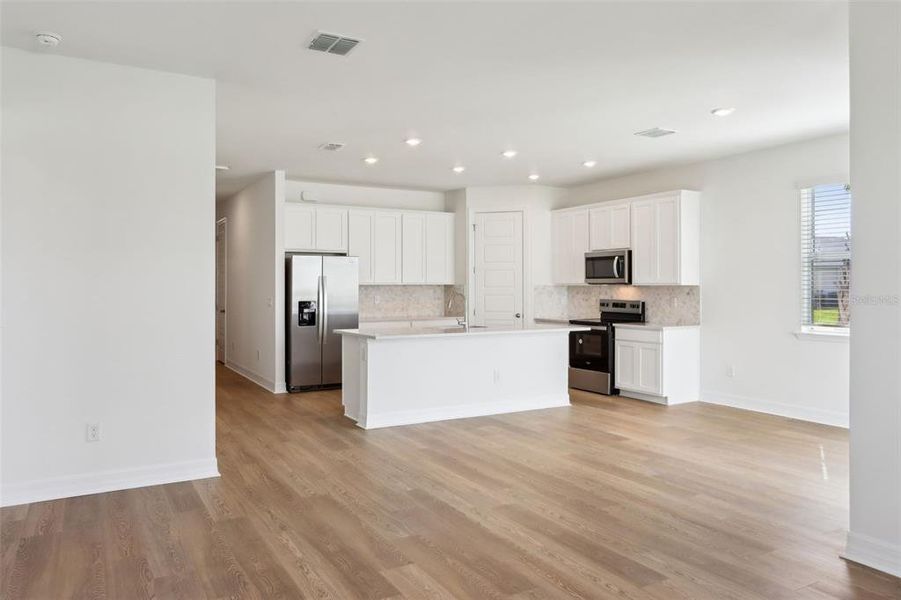 Spacious, unfurnished interior of a new home in Crescent Lakes - Reserve Series, Punta Gorda (Image 9). Spacious, unfurnished interior of a new home in Crescent Lakes - Reserve Series, Punta Gorda (Image 9).