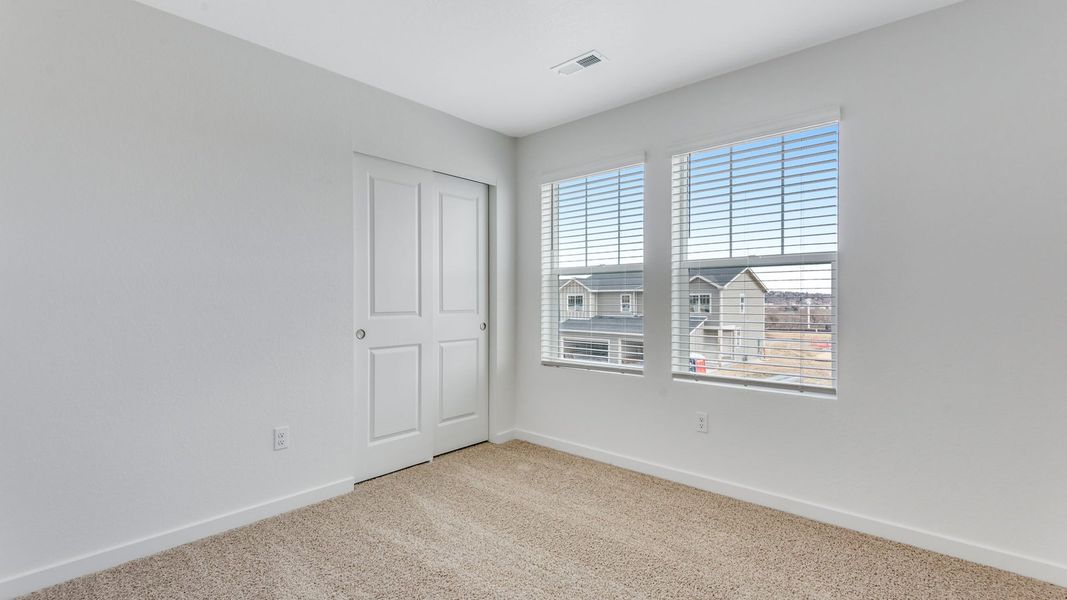 Spacious, unfurnished interior of a new home in Ellston Park, Colorado Springs (Image 23).