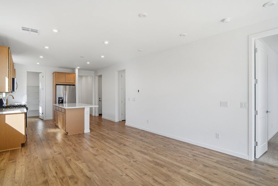 Spacious, unfurnished interior of a new home in Montana Vista - Highland, Buckeye (Image 25).