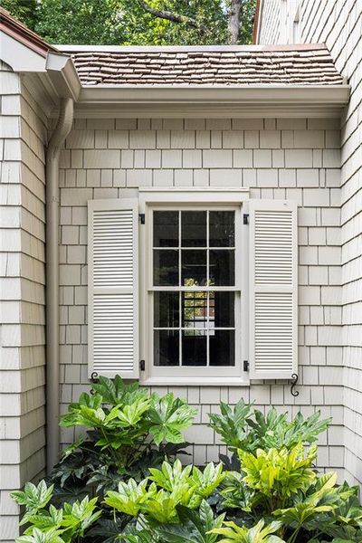 Exterior details and patio area of a home in , Atlanta (Image 28).
