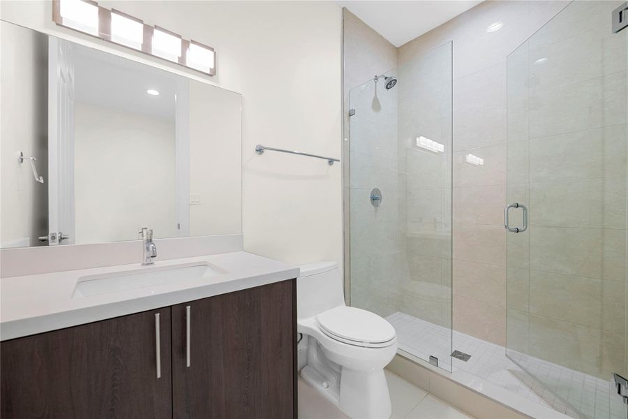 Furnished interior view inside a new home in , Fort Lauderdale (Image 6).