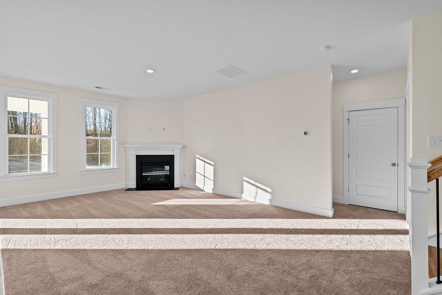 Spacious, unfurnished interior of a new home in Fieldstone, Lexington (Image 20).