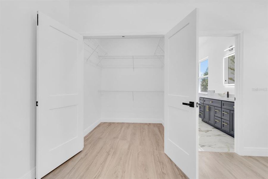 Spacious, unfurnished interior of a new home in , Haines City (Image 36).