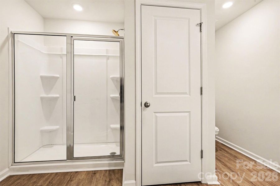 Spacious primary Bath