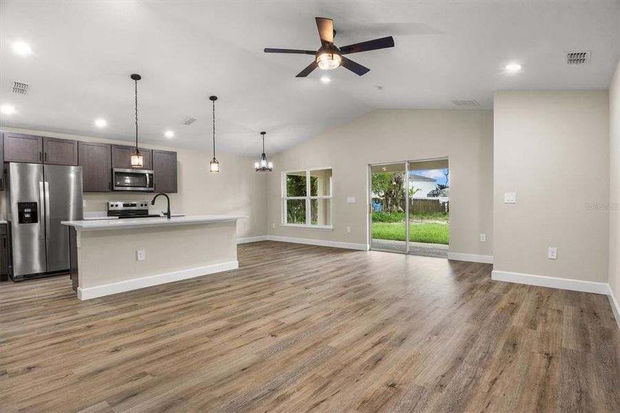 Spacious, unfurnished interior of a new home in , Eagle Lake (Image 10).