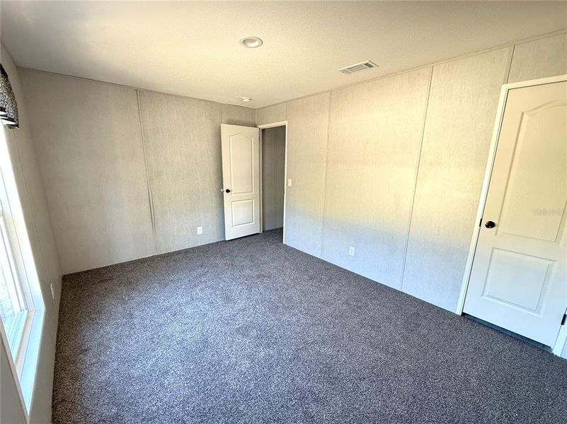 Spacious, unfurnished interior of a new home in , Williston (Image 10).