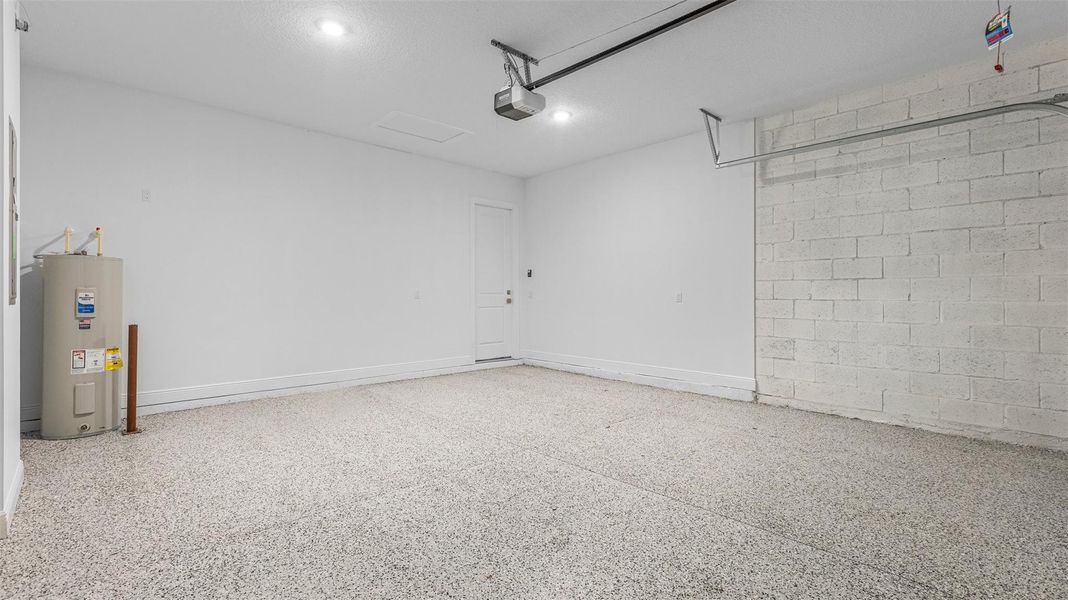 Spacious, unfurnished interior of a new home in , Port St. Lucie (Image 13).