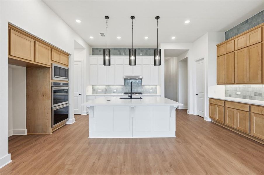 Furnished interior view inside a new home in Ridge Crossing, Waxahachie (Image 7).