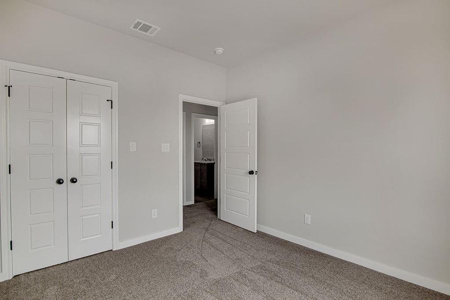 Spacious, unfurnished interior of a new home in Trails of Fossil Creek, Fort Worth (Image 19).