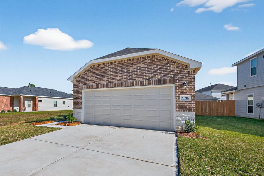Front exterior of a new home in Woodland Lakes, Huffman, TX, highlighting curb appeal (Image 23).