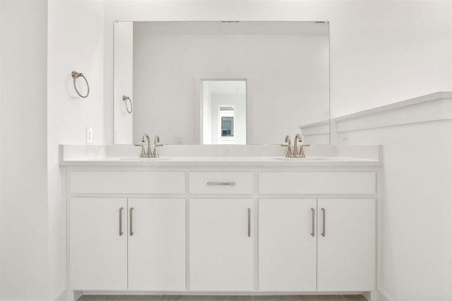 020-20241030-1427AzaleaDrive-Melissa-TX-75454-PrimaryBathroom.jpg-SMALL