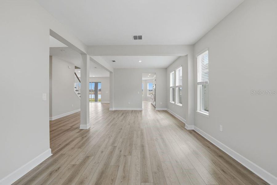 Spacious, unfurnished interior of a new home in Indigo Creek, Apollo Beach (Image 19).