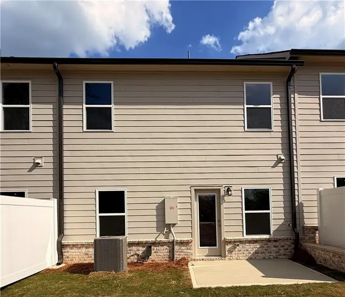 Exterior details and patio area of a home in Leydenview, Mableton (Image 4).