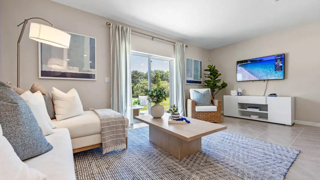 Representative furnished interior of a home built from the Pearson by D.R. Horton in Hawthorne Ranch Townhomes, Lakeland (Image 19).