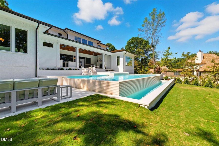 090-1216 Barcroft Pl