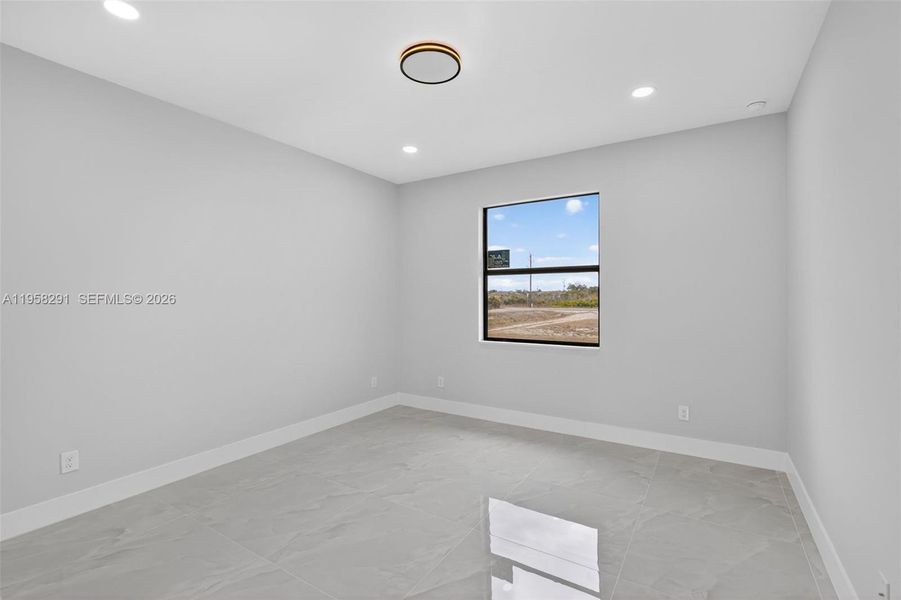 Spacious, unfurnished interior of a new home in , Lehigh Acres (Image 33).