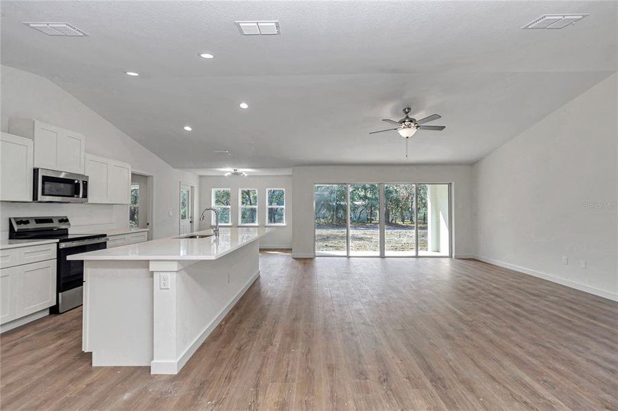 Furnished interior view inside a new home in , Dunnellon (Image 14).