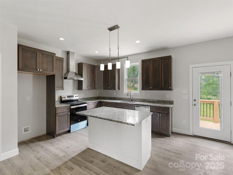 Kitchen with breakfast bar